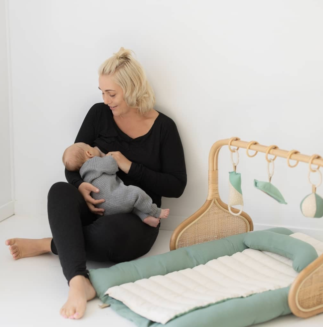 How Peachymama's Sleepwear Revolutionizes Nursing at Night