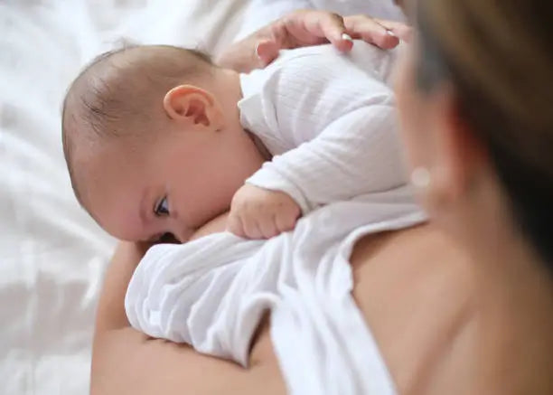 How Long to Feed the Baby in Breastfeeding: What Do Experts Recommend?